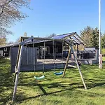 6 Person In Hojslev-by Traum