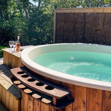 6 Person In Hojslev-by Traum