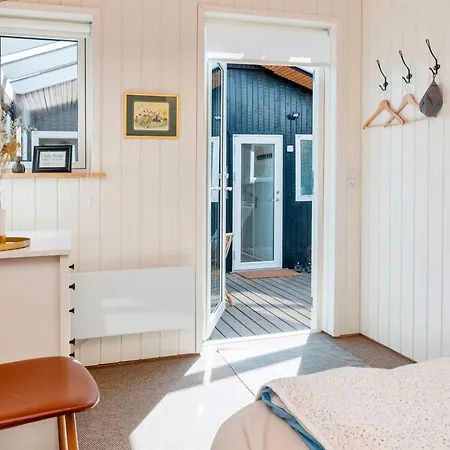 6 Person In Hojslev-by Traum *