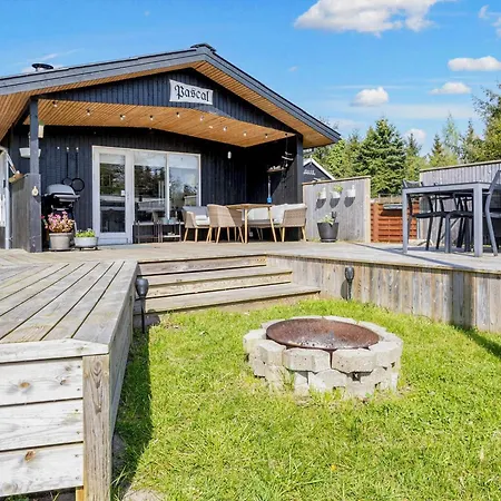 6 Person In Hojslev-by Traum *