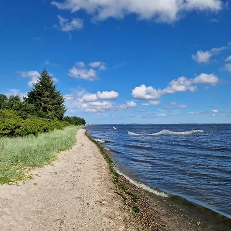 6 Person In Hojslev-by Traum